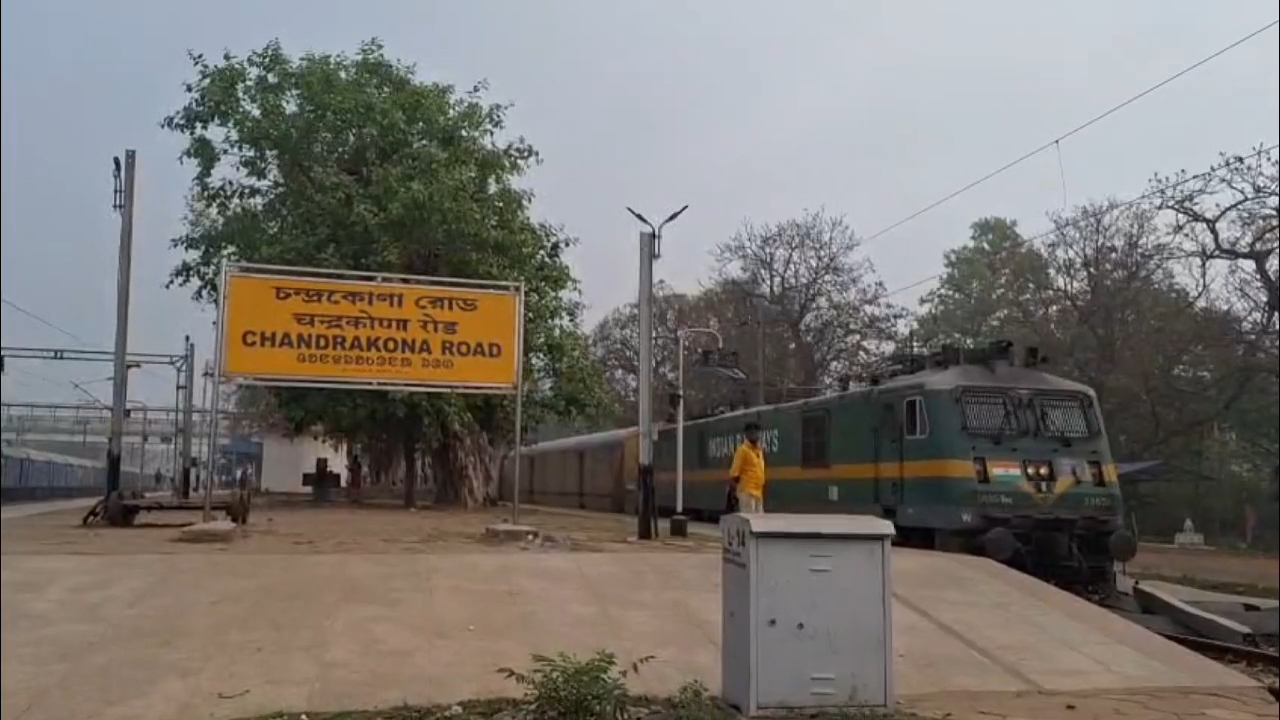 Freight Train Coupling Open