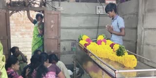 தந்தை  உயிரிழந்த சோகத்திலும் தேர்வு எழுத சென்ற மாணவன்