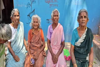 தண்டட்டி அணிந்துள்ள மூதாட்டிகள்