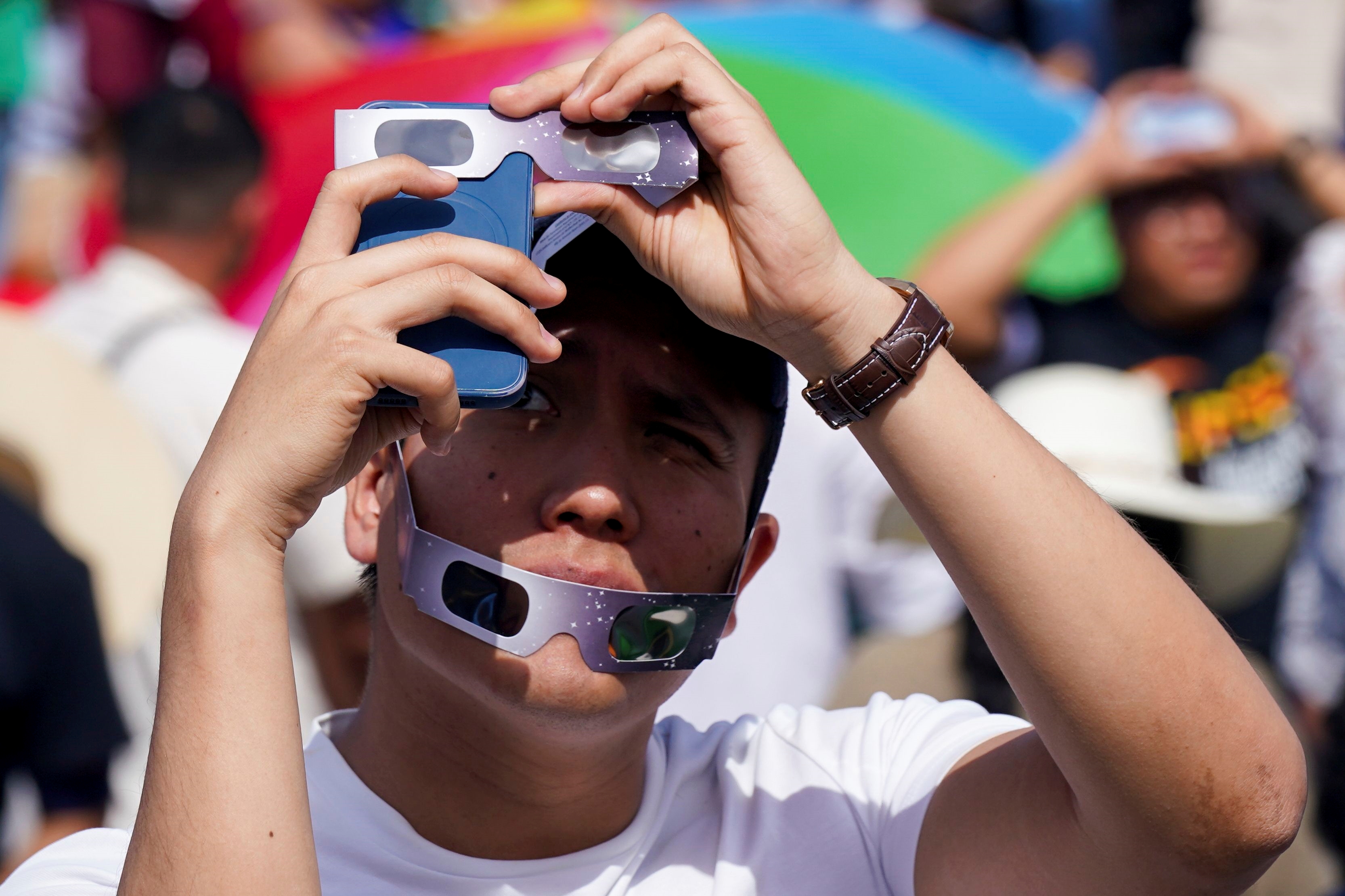 Total solar eclipse seen across Mexico, Canada, US