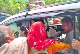 पटना में शिक्षा मंत्री से गुहार लगातीं महिला शिक्षक अभ्यर्थी