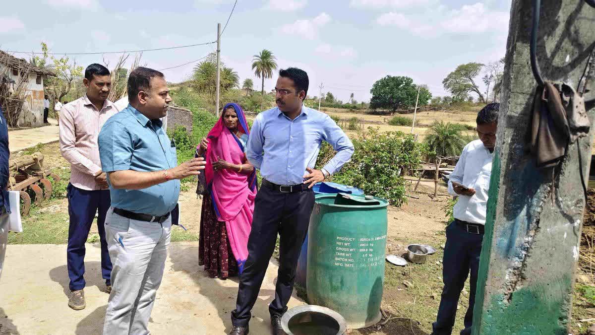 गांवों में जांच के लिए पहुंची टीम