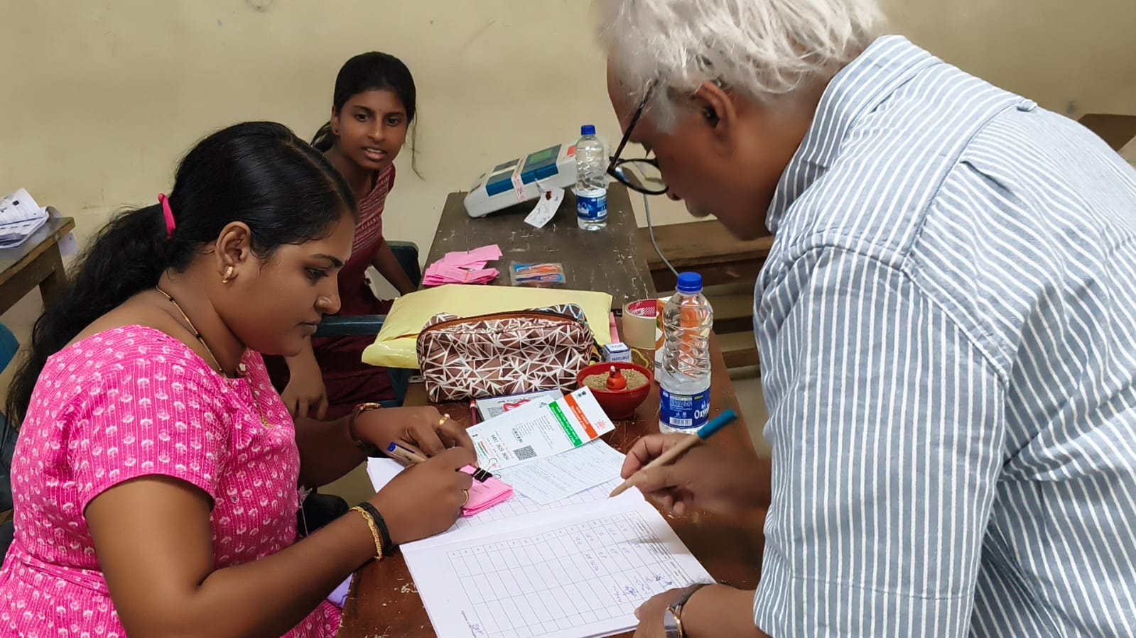 Novelist M.Mukundan Voting at  Kasturba Gandhi High school booth Number 24 at Palloor.