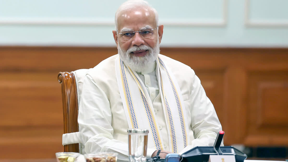 पीएम मोदी ने आज रचा इतिहास: नेहरू को पीछे छोड़ सबसे लंबे समय तक रहने वाले PM बने
