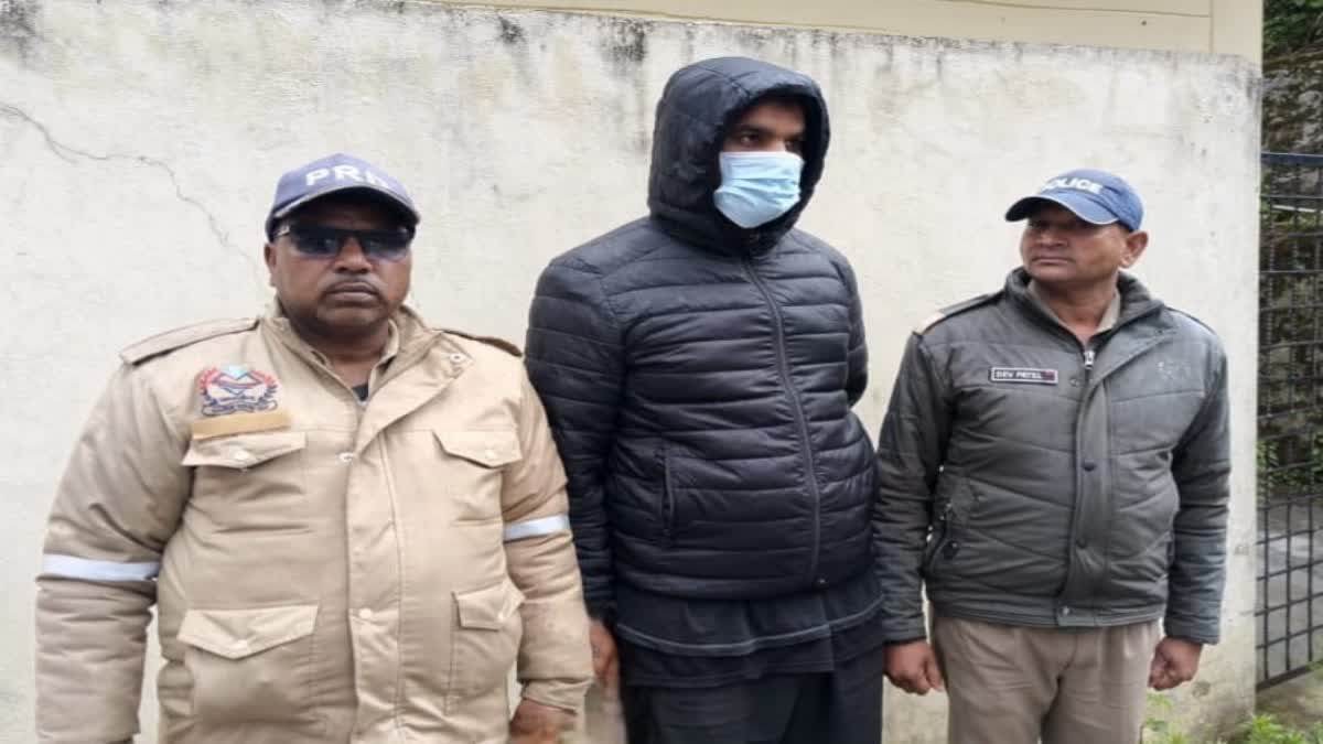 केदारनाथ धाम में VIP दर्शन के नाम पर ठगी, फर्जी IRCTC एजेंट गिरफ्तार, कई  श्रद्धालुओं को बनाया निशाना