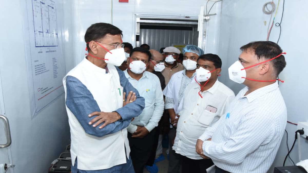 minister-sanjay-seth-visited-itki-tb-sanatorium