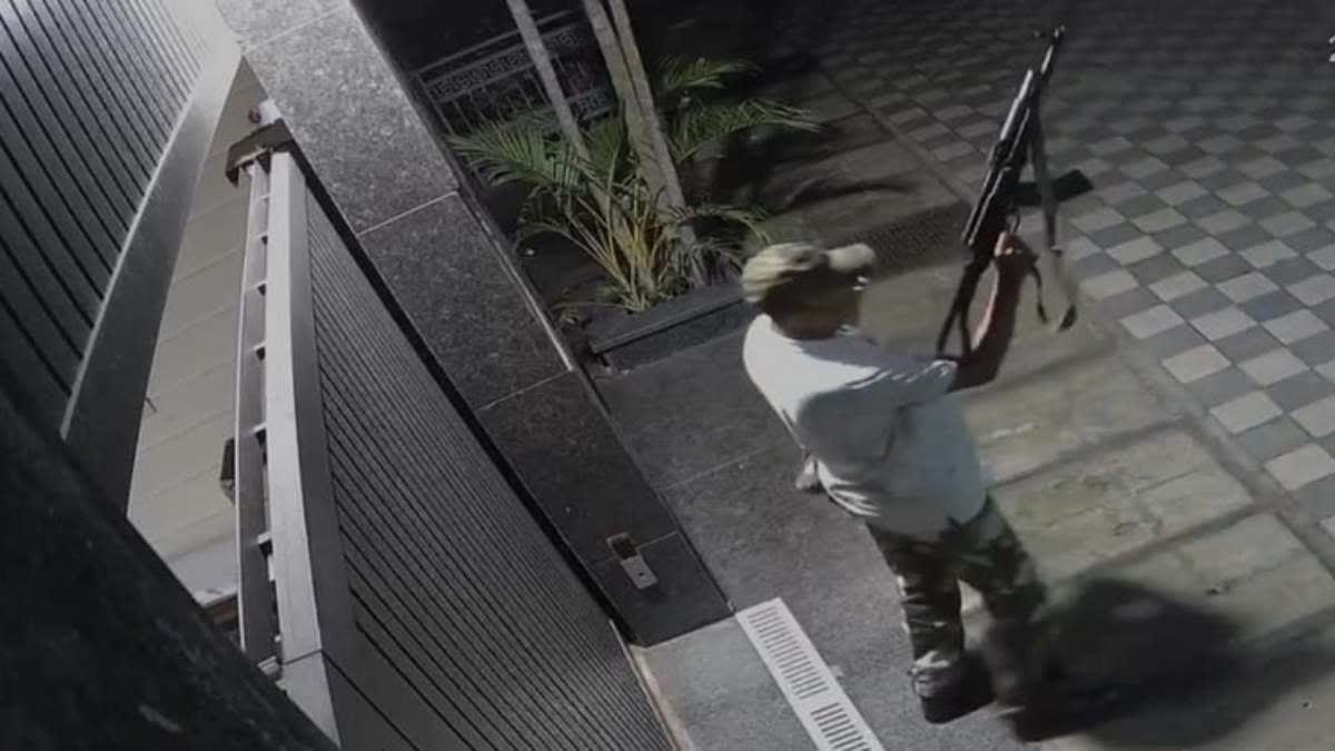 builder-bodyguard-shot-by-his-own-rifle-in-ranchi