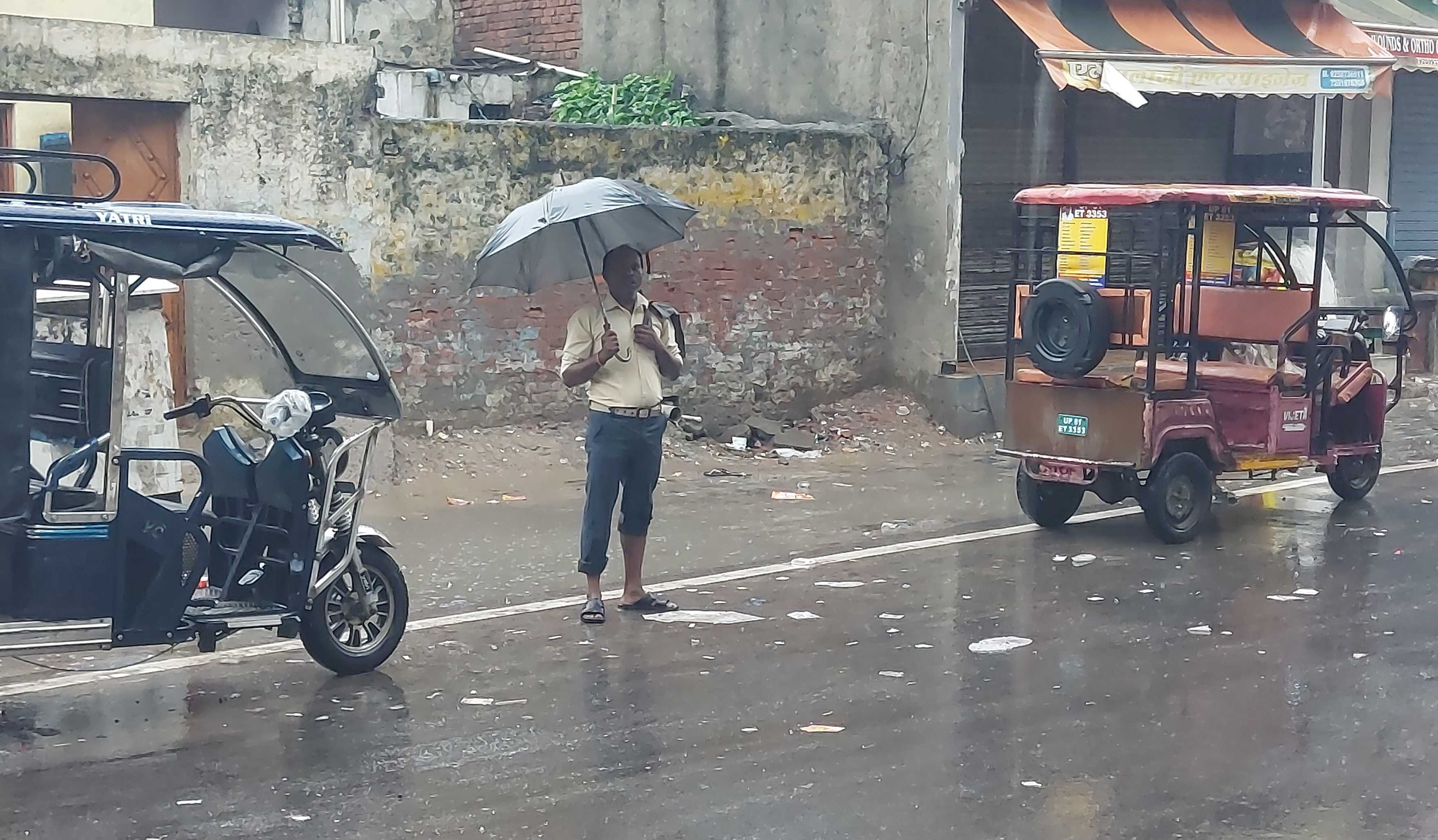 up barish monsoon update alert today rainfall lucknow kanpur agra varanasi prayagraj bareilly meerut