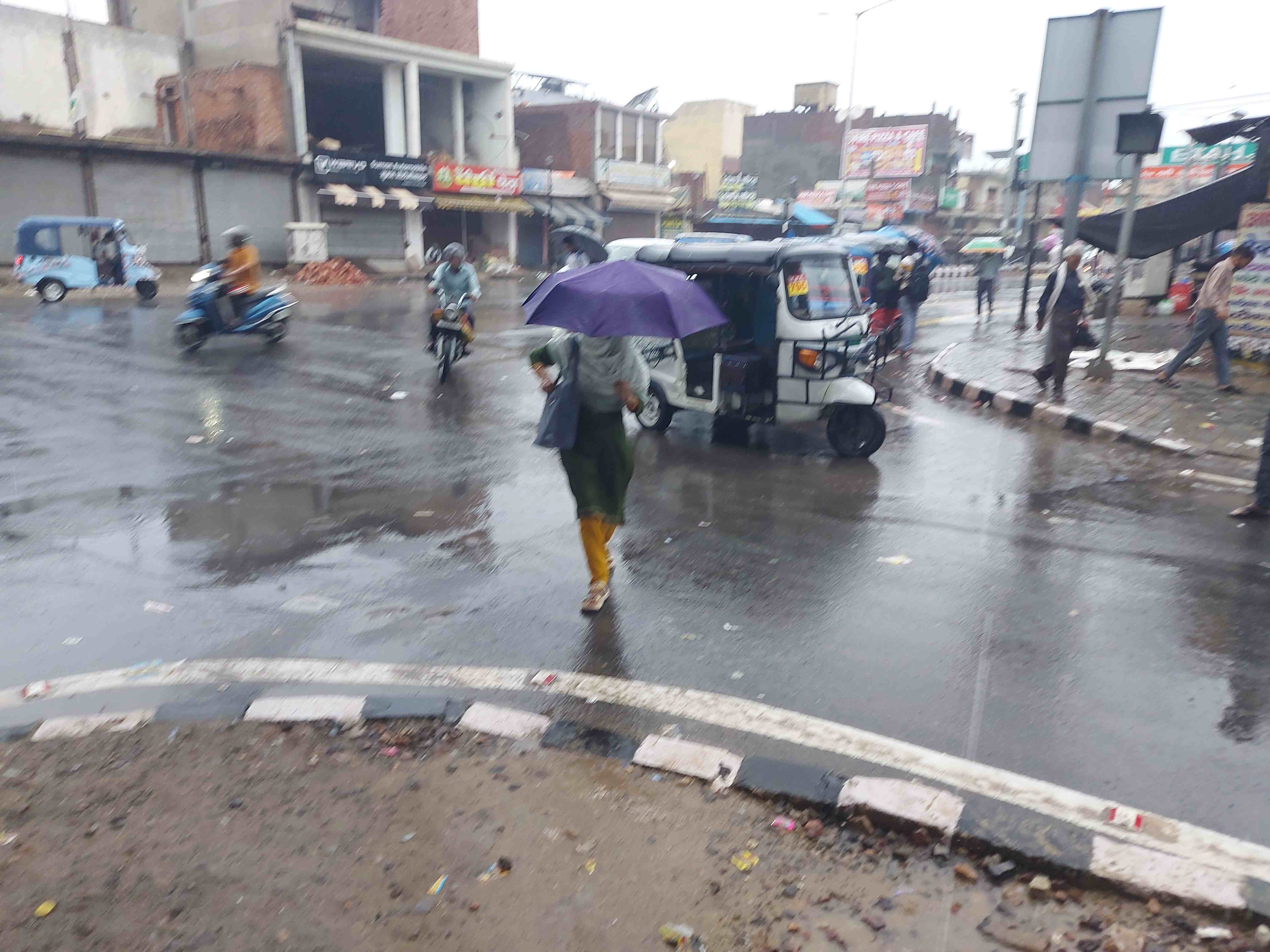 up barish monsoon update alert today rainfall lucknow kanpur agra varanasi prayagraj bareilly meerut