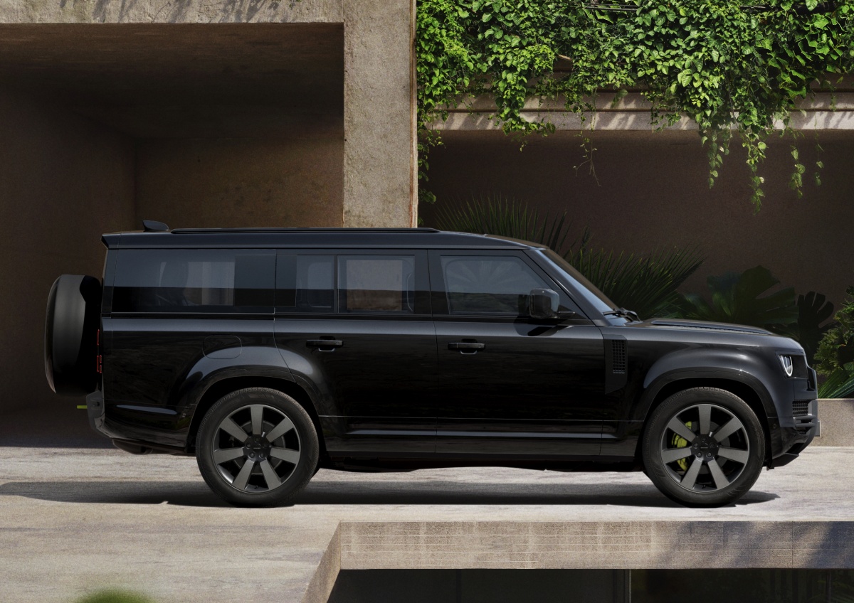 New Vertex variant of the 2026 Land Rover Defender