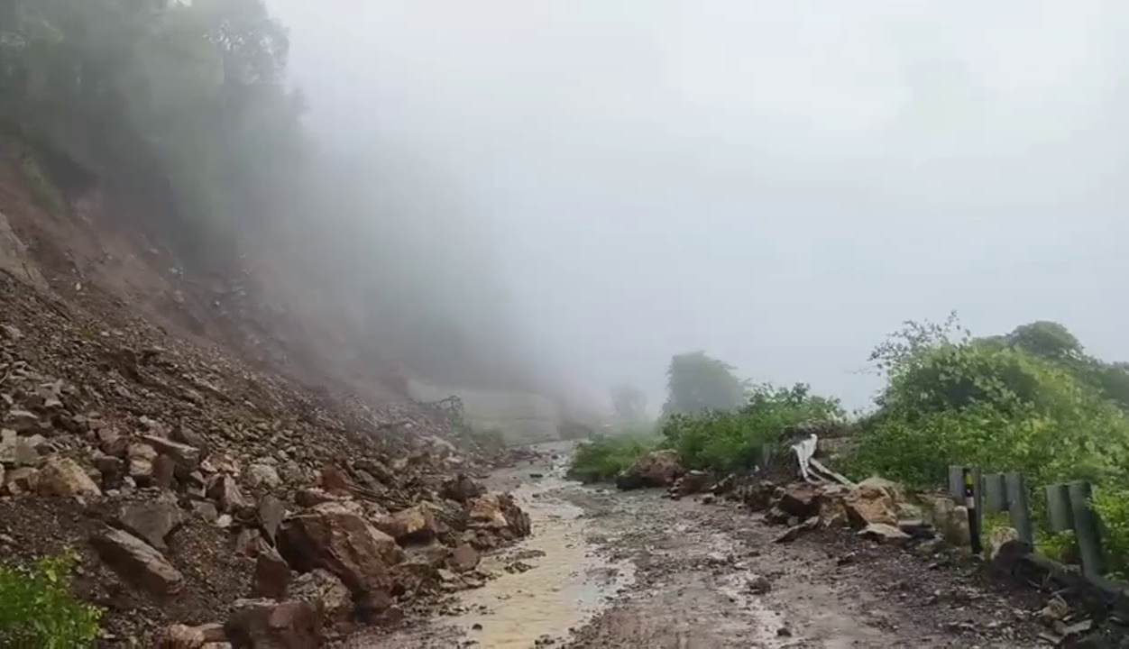 PAURI GARHWAL ROAD CLOSED