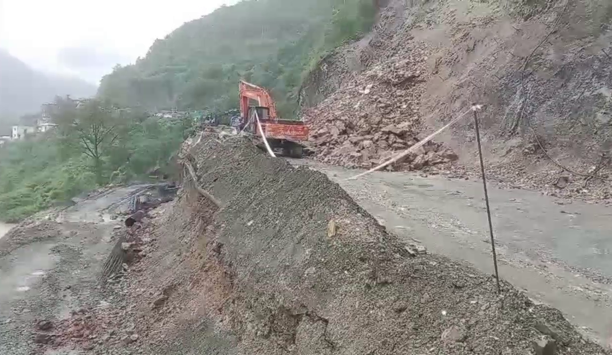 PAURI GARHWAL ROAD CLOSED