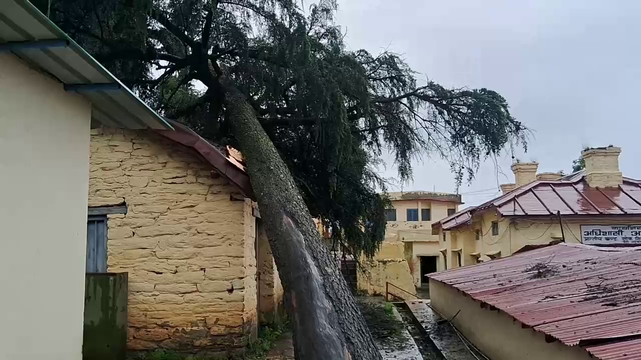 PAURI GARHWAL ROAD CLOSED