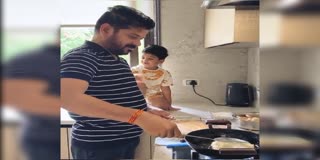మనవడి కోసం పూరీలు చేస్తున్న సీఎం రేవంత్​రెడ్డి