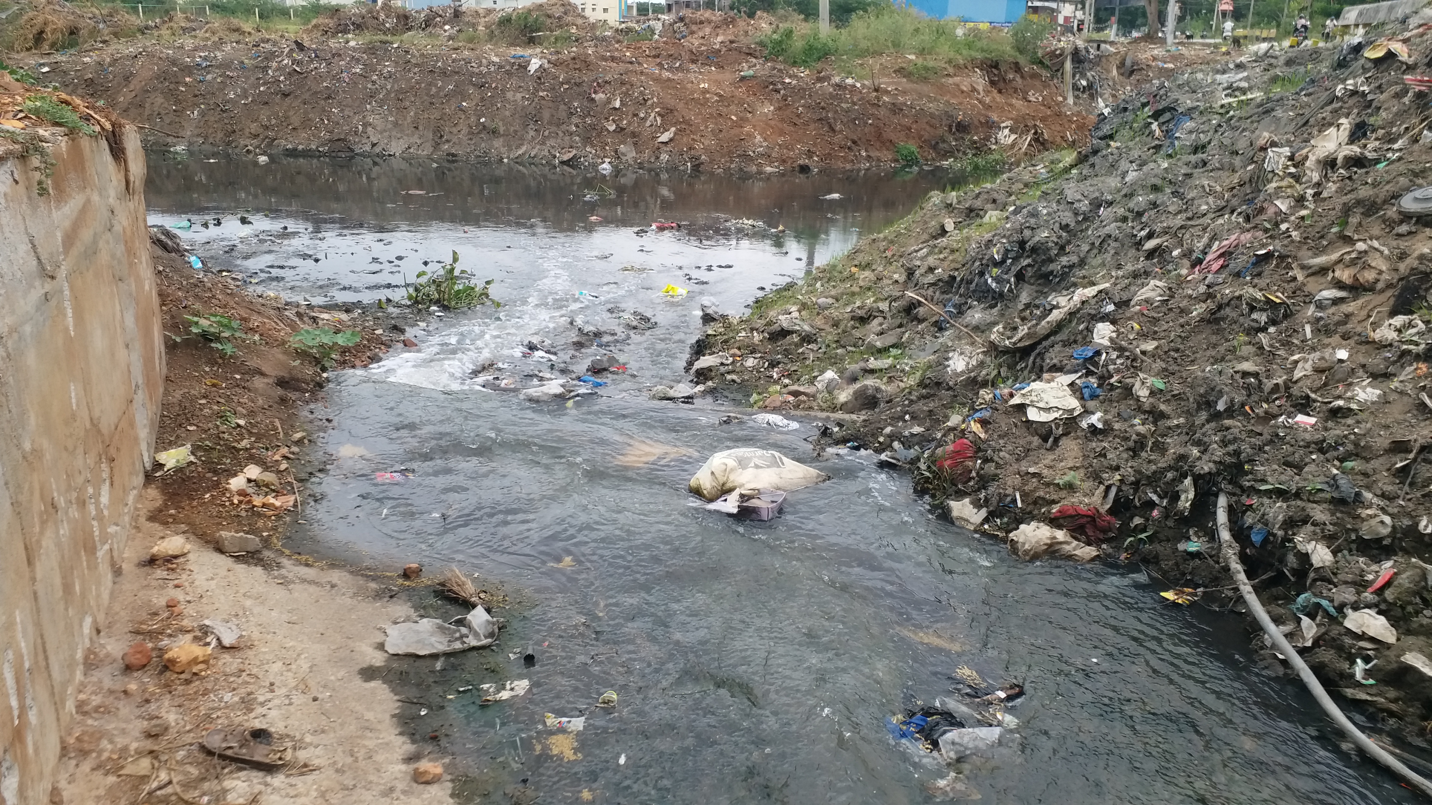 Davanagere Municipality warns those who throw garbage everywhere