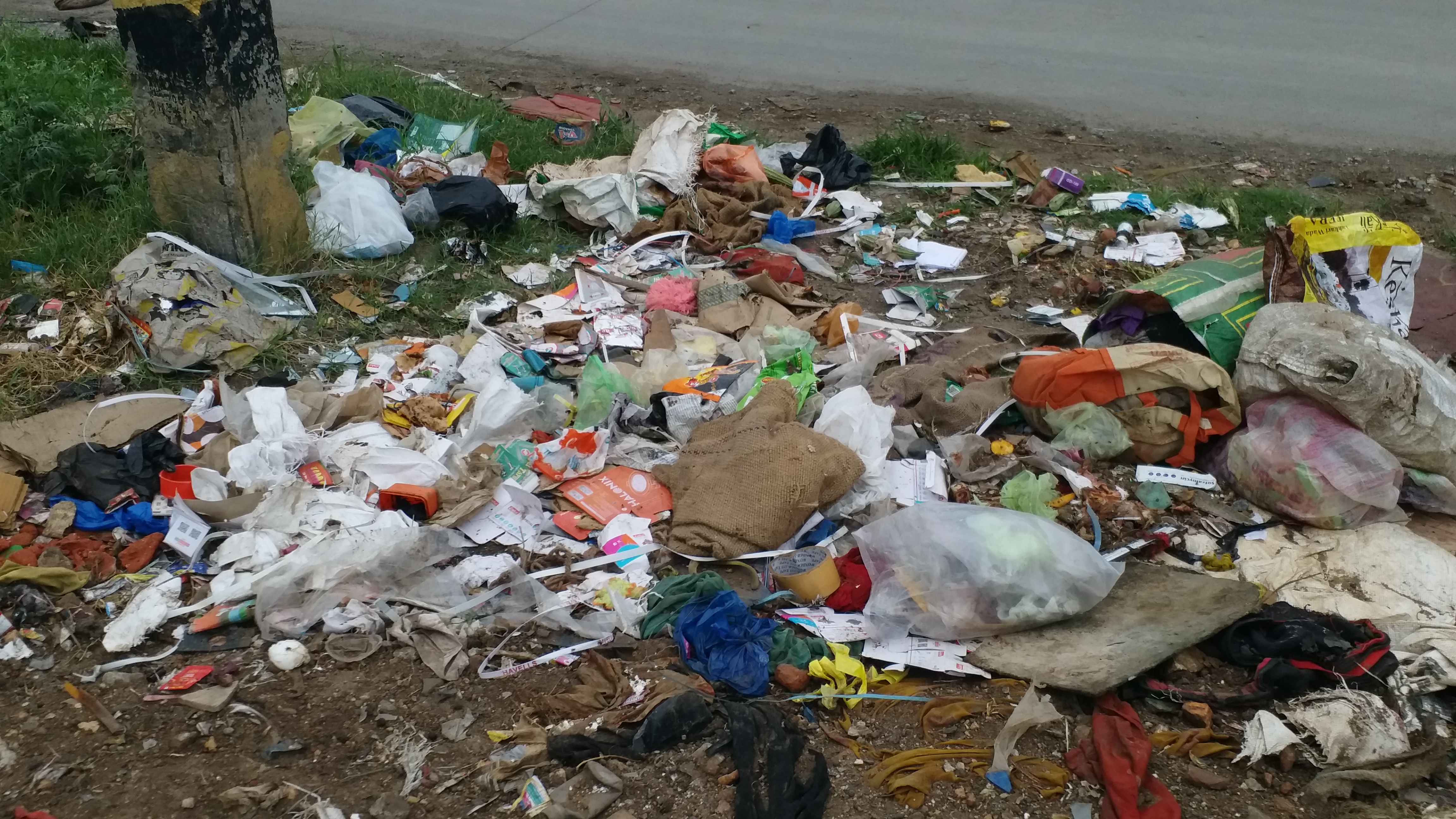 Davanagere Municipality warns those who throw garbage everywhere
