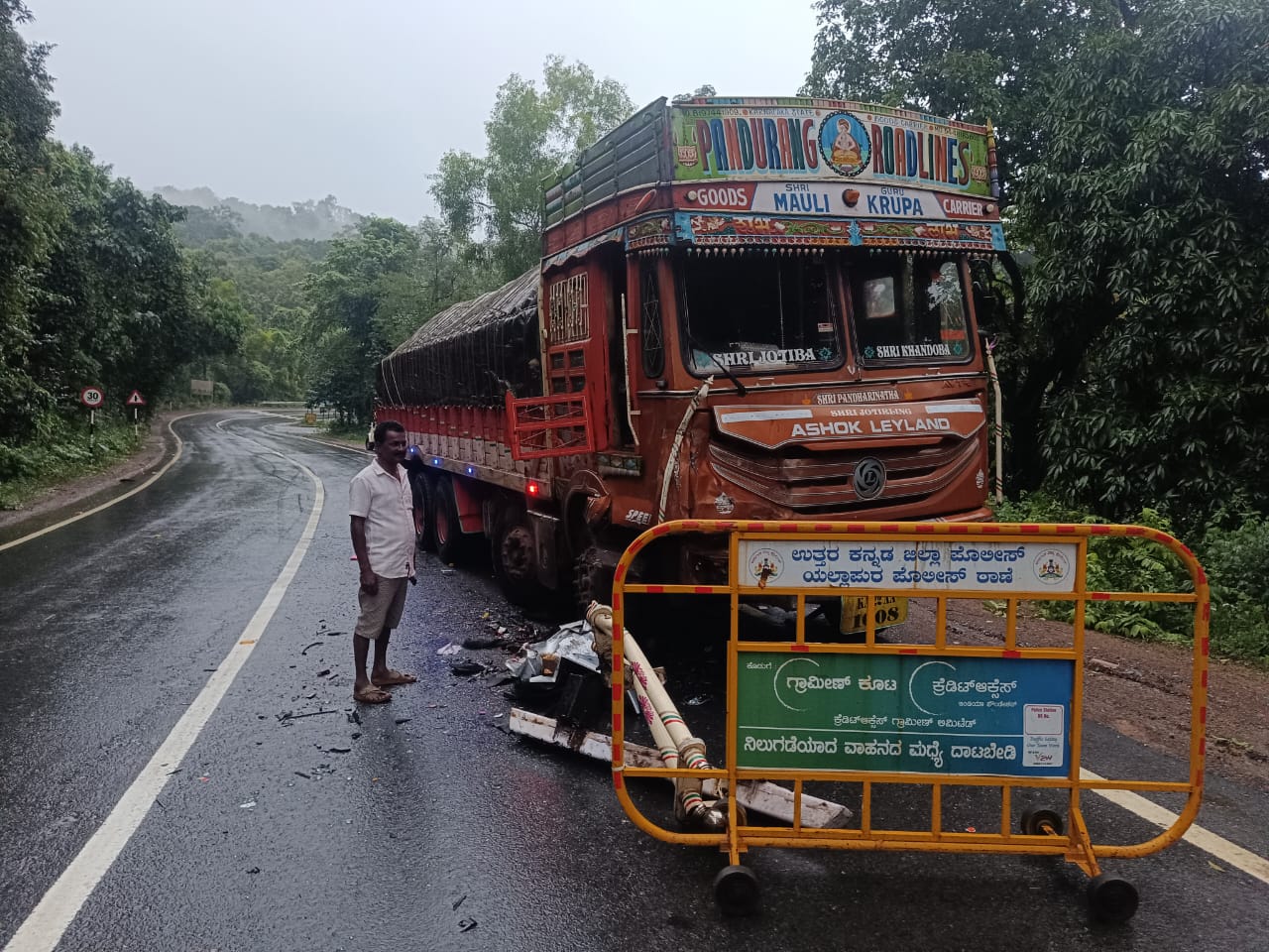 PEOPLE DIED IN ACCIDENT  ಅರಬೈಲ್ ಘಾಟ್  ಭೀಕರ ರಸ್ತೆ ಅಪಘಾತ  UTTARA KANNADA