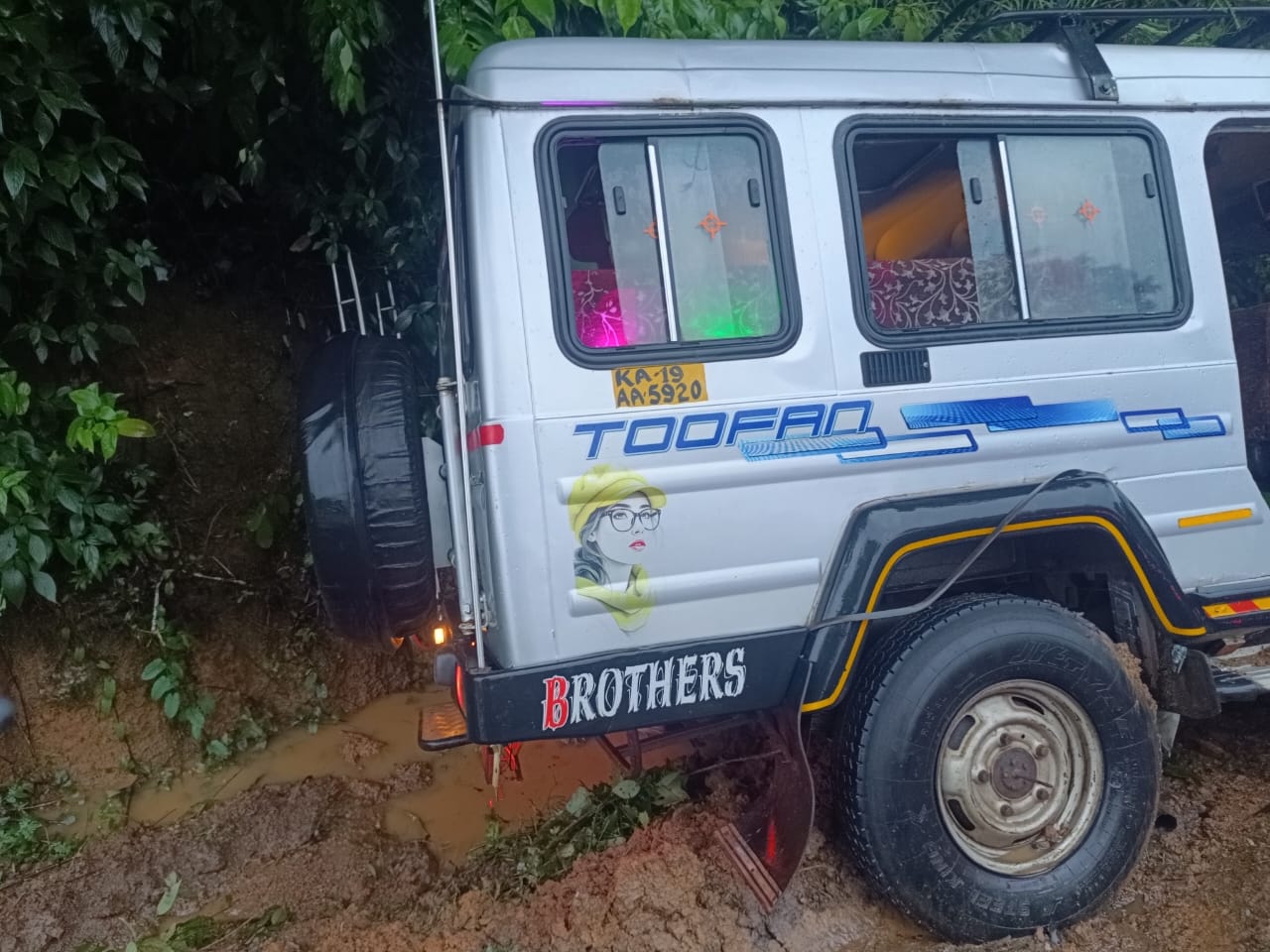 PEOPLE DIED IN ACCIDENT  ಅರಬೈಲ್ ಘಾಟ್  ಭೀಕರ ರಸ್ತೆ ಅಪಘಾತ  UTTARA KANNADA