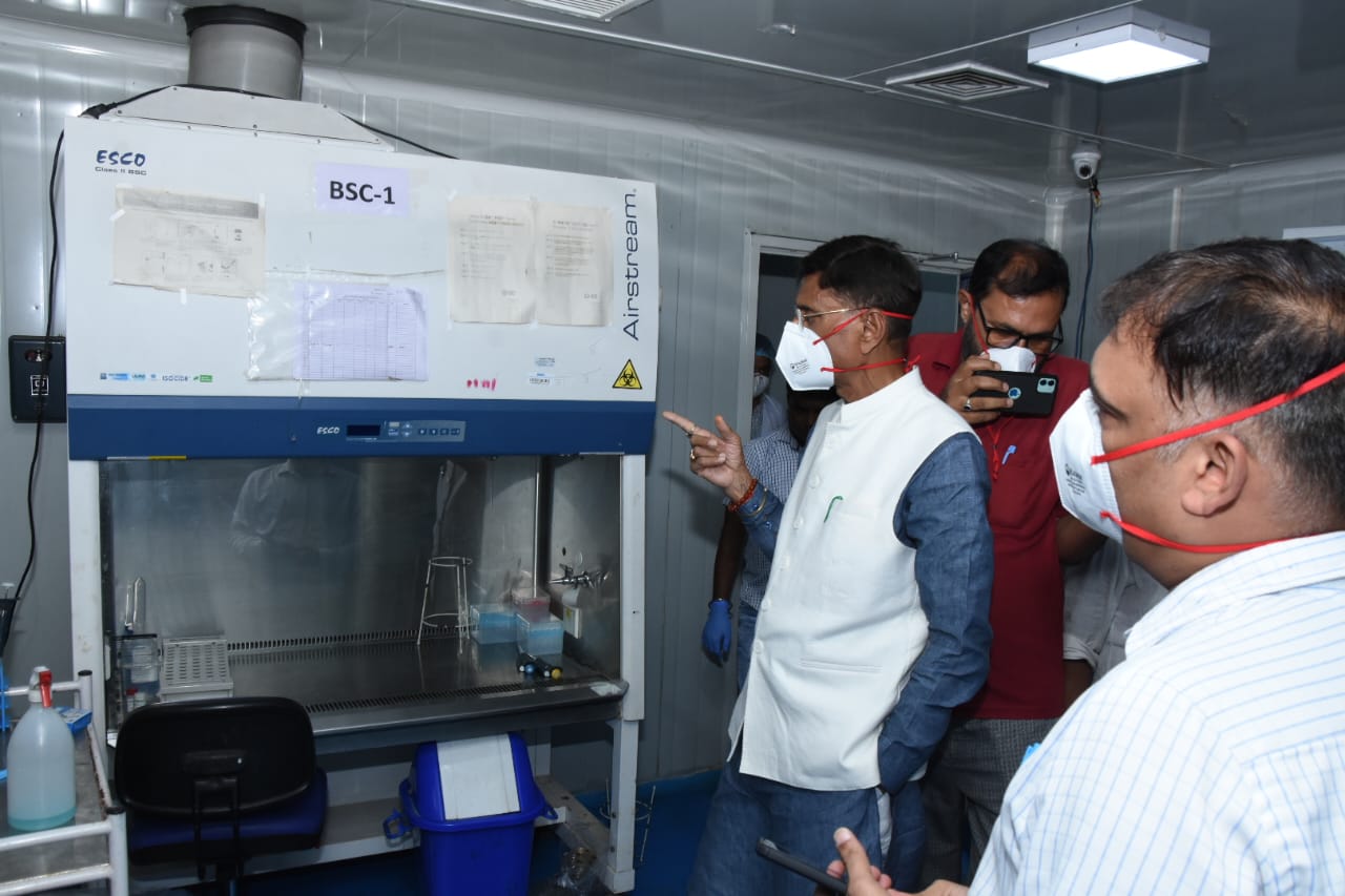 Minister Sanjay Seth visited Itki TB Sanatorium