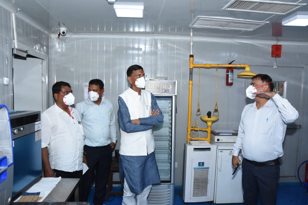 Minister Sanjay Seth visited Itki TB Sanatorium