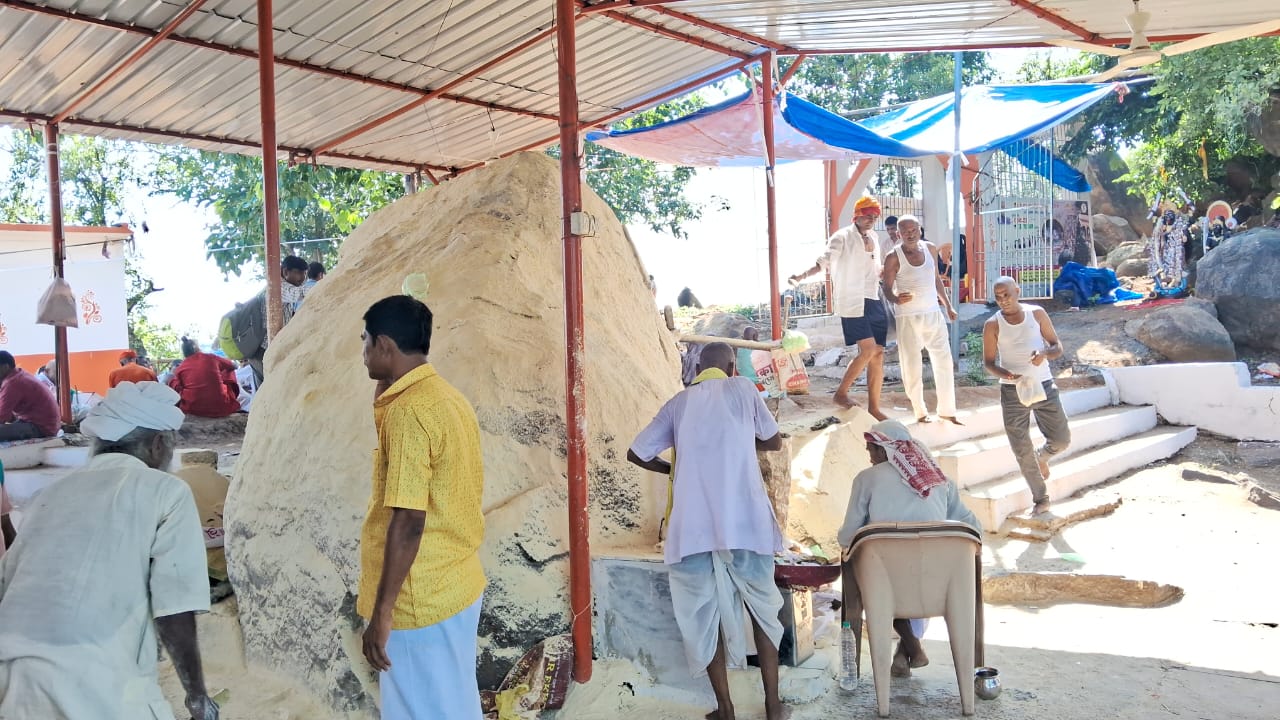 प्रेतशिला पर सत्तू उड़ाने की परंपरा