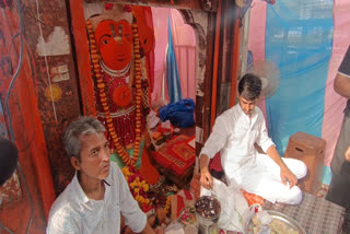 The Hanuman temple on Bada Sarafa Marg