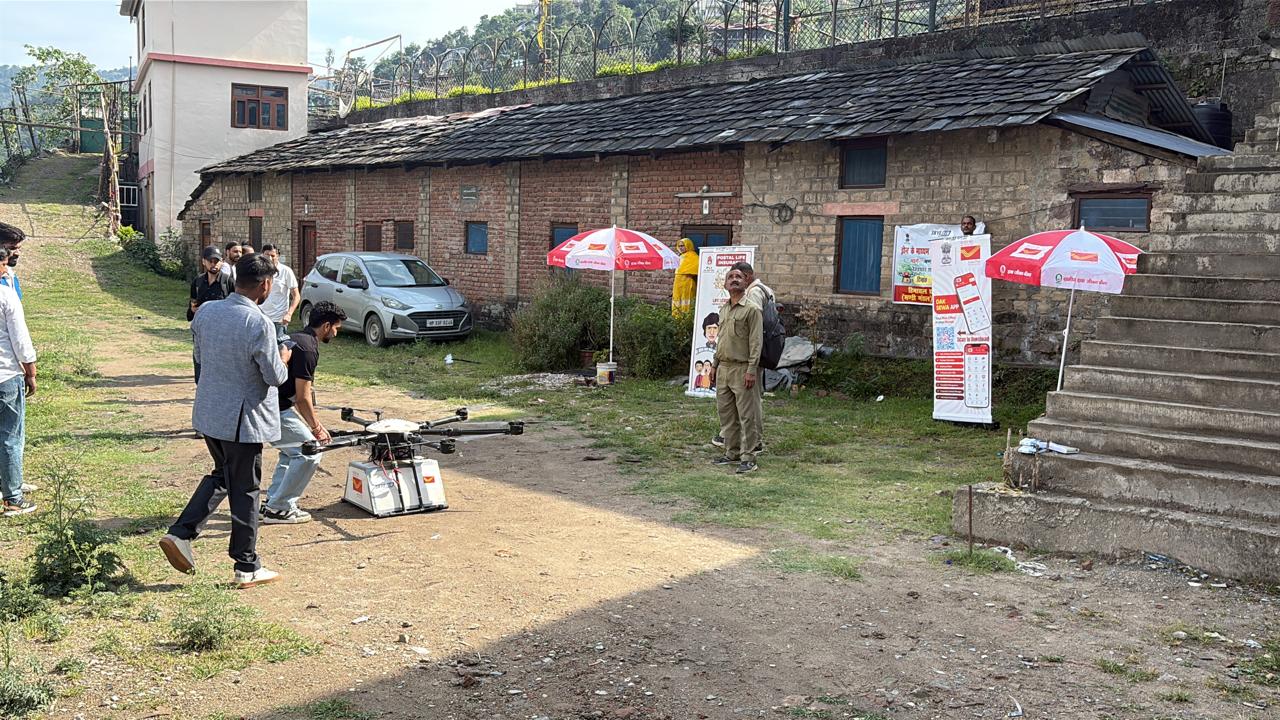 ड्रोन से भेजी जा रही डाक