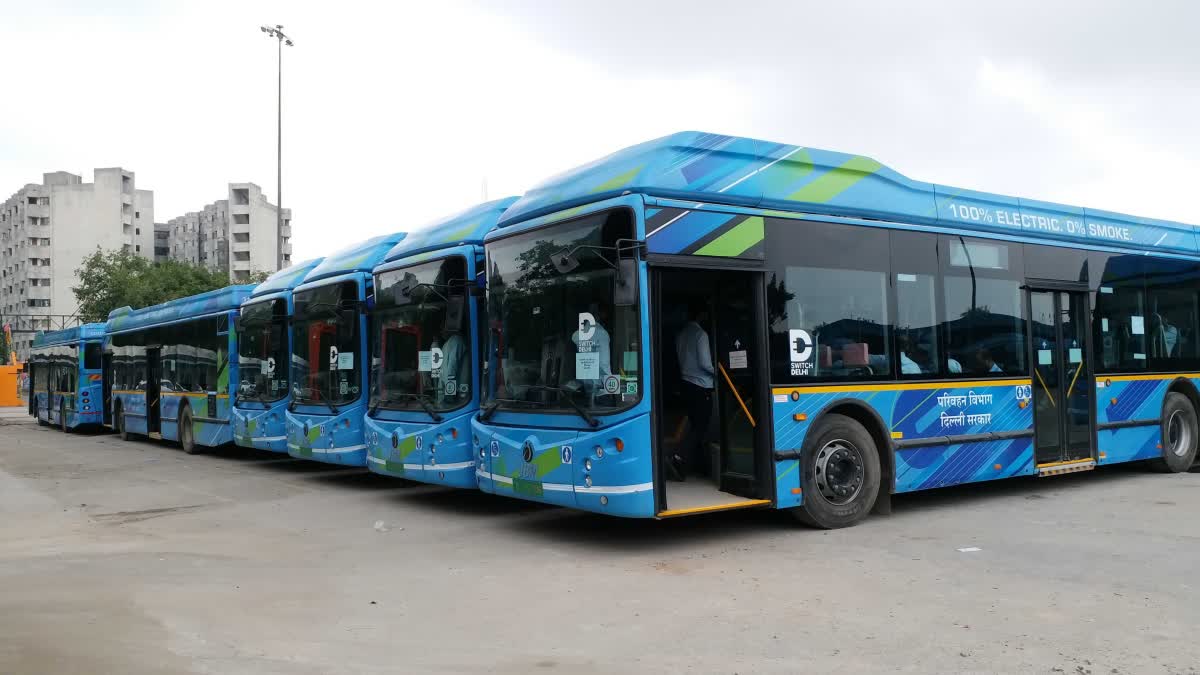 DTC में बसों की भारी कमी, सड़कों से हटीं 591 CNG बसें, इस साल यात्रियों ...
