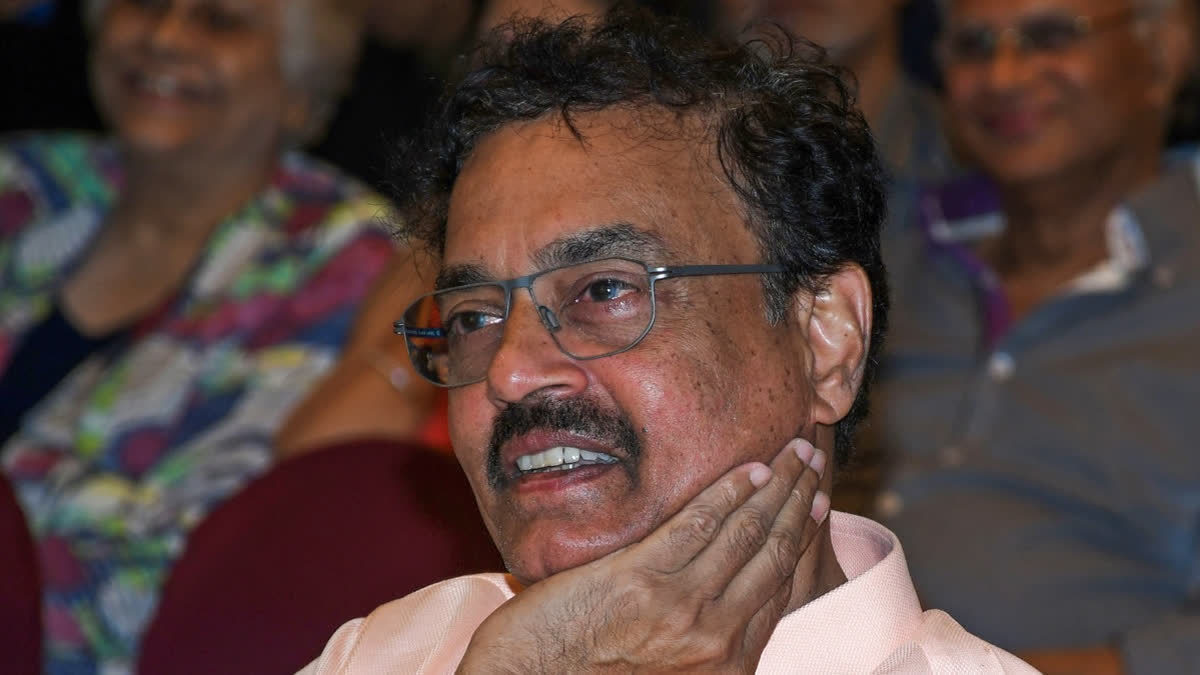 Dilip Vengsarkar Life Size Statue