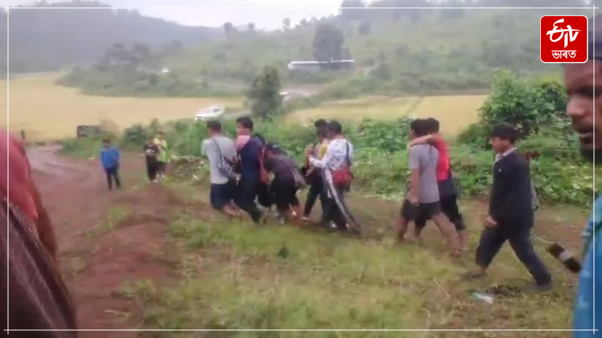 One killed in a clash between Khashi and Assamese at the Assam-Meghalaya border