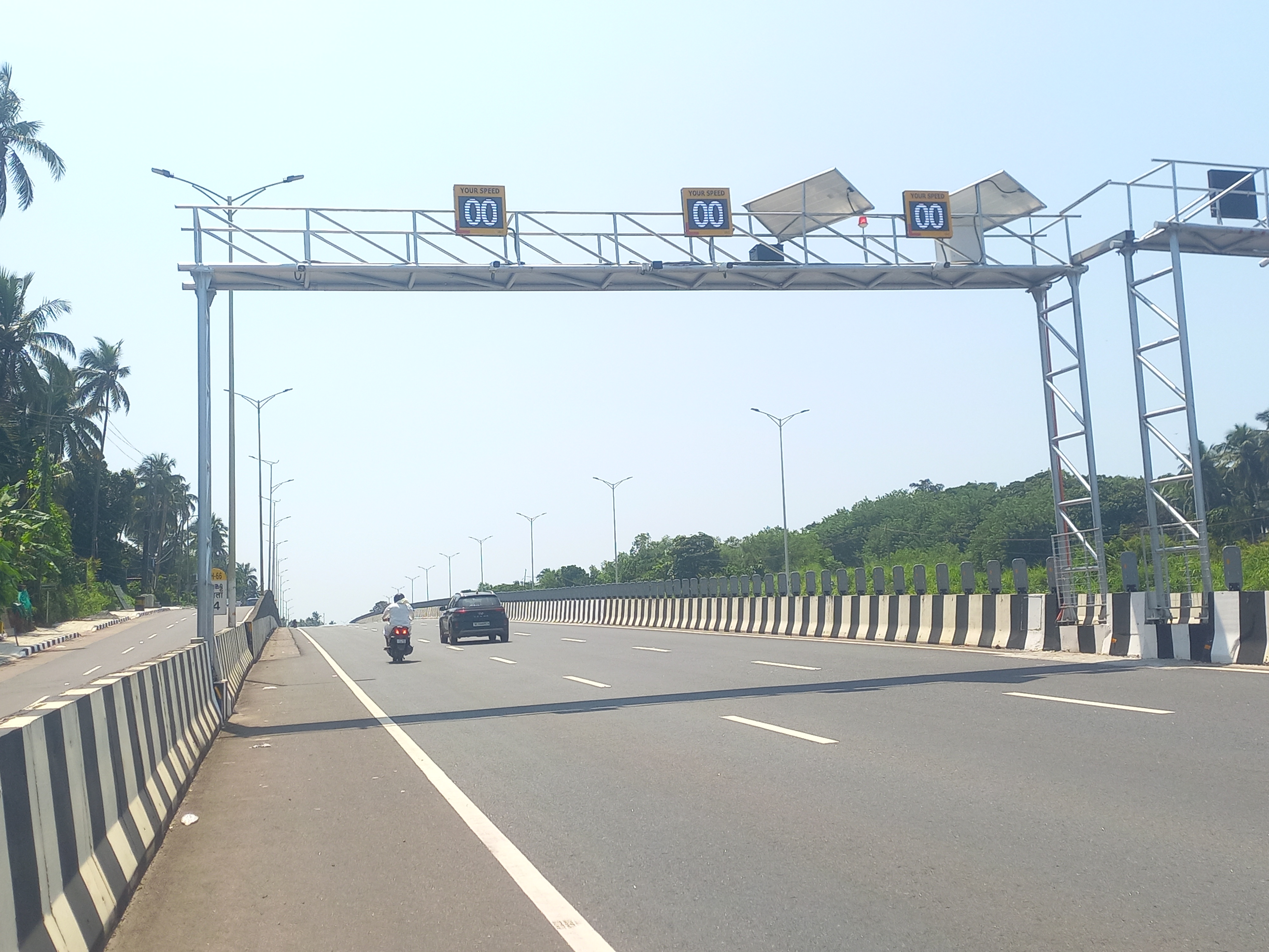 NATIONAL HIGHWAY KASARAGOD SINGLE PILLAR FLYOVER IN KASARAGOD WIDEST SINGLE PILLAR FLYOVER KERALA വീതിയുള്ള ഒറ്റത്തൂൺ മേൽപ്പാലം