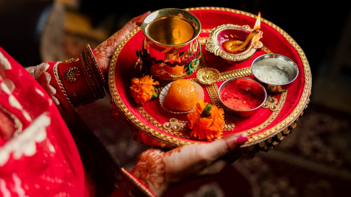 Don't make this mistake with your husband during Karva Chauth fast, know the rules to follow