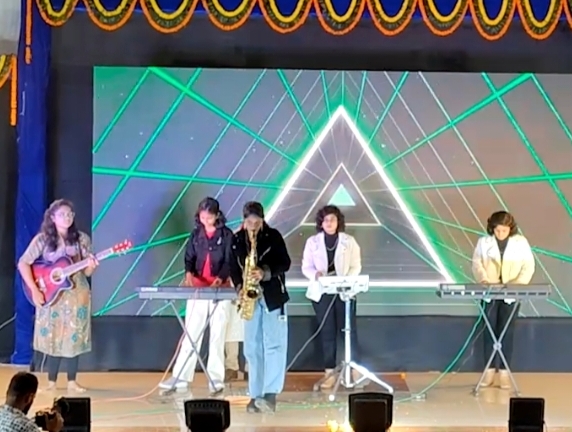 ବ୍ରହ୍ମପୁର ସହରର ଆୟୋଜିତ କୁମାର ପୁନେଇଁ ଜହ୍ନଲୋ କାର୍ଯ୍ୟକ୍ରମରେ ମହିଳା ମ୍ୟୁଜିକ୍ ବ୍ୟାଣ୍ଡ