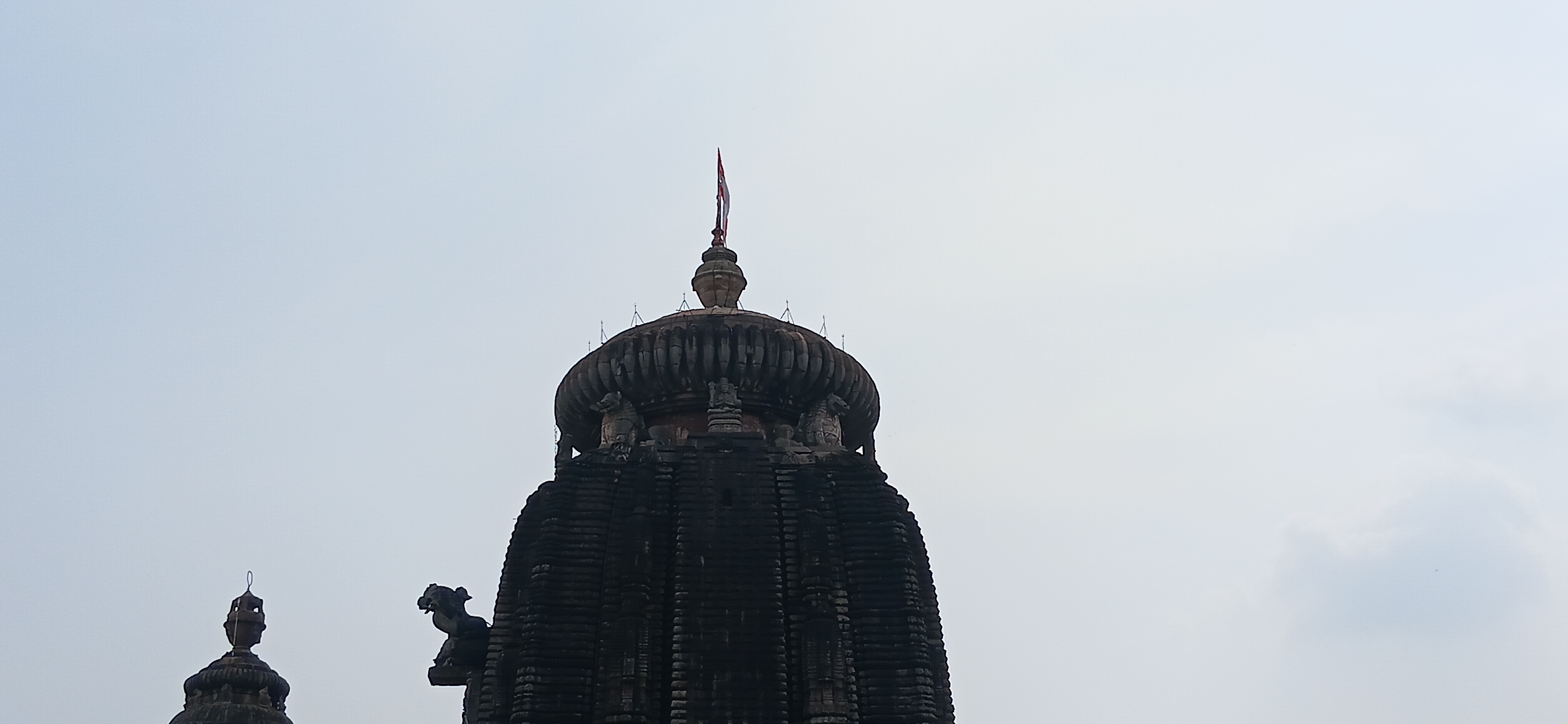 Lightning strike damages bhubaneswar Lingaraj Temple flag