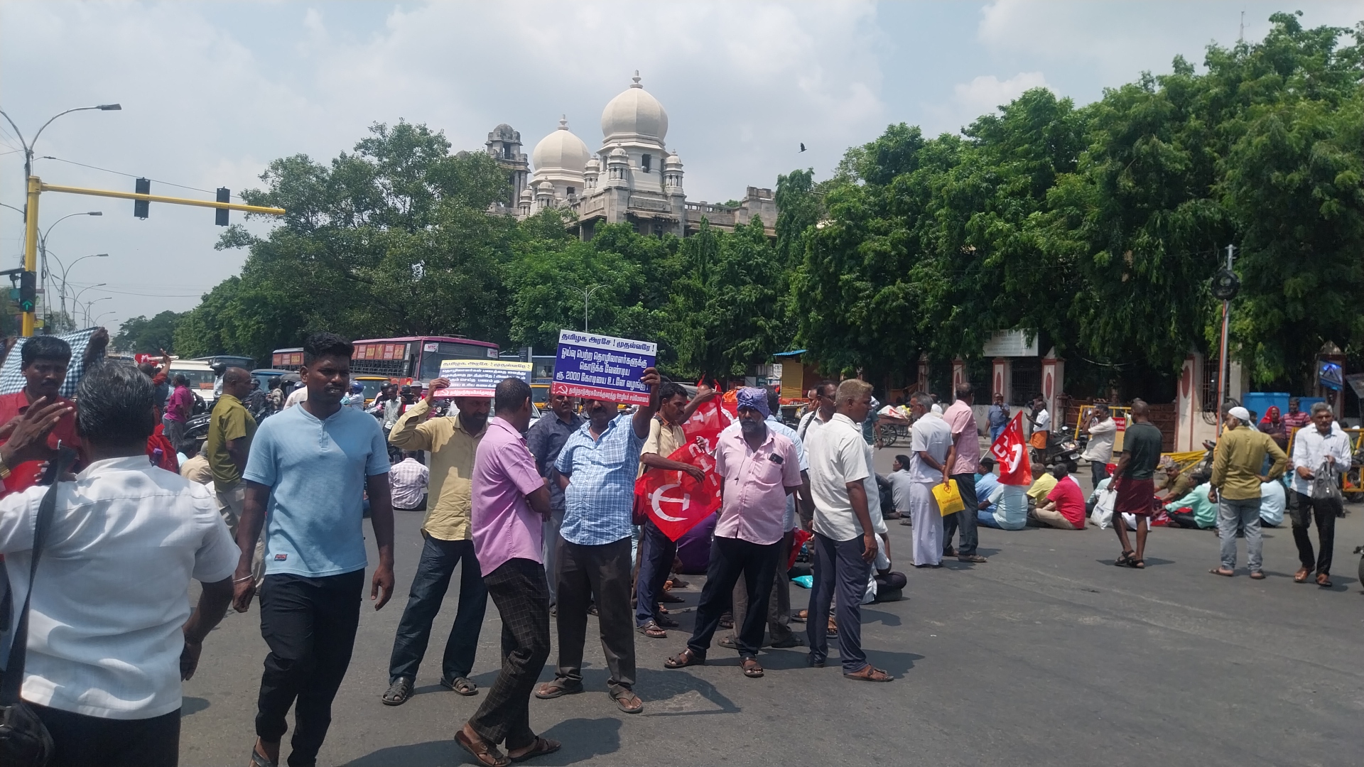 போக்குவரத்து ஊழியர்கள் போராட்டம்