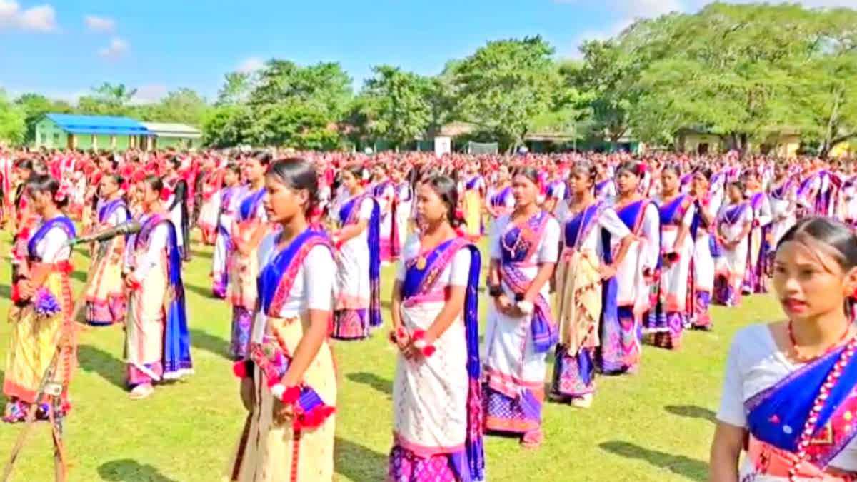 students performed the song Manuhe Manuhor Babe in the Missing language