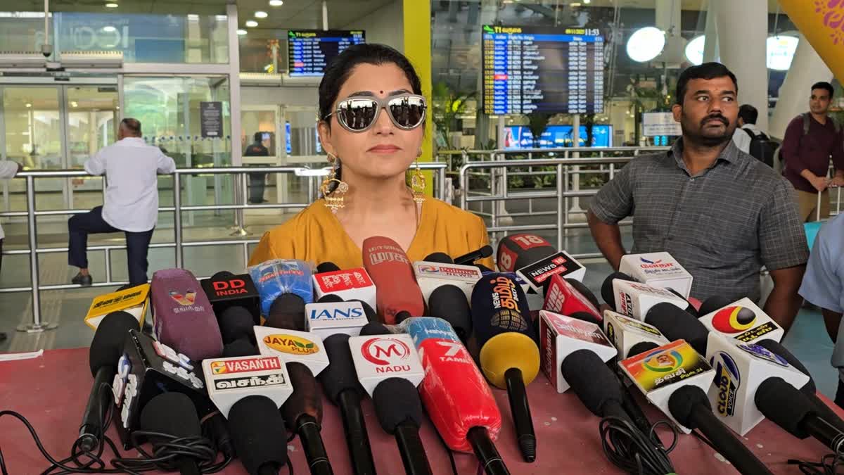 'கருணாநிதி தான் அரசியலில் எனக்கு முதல் ஆசிரியர்... ஆனால்' - குஷ்பு பேட்டி