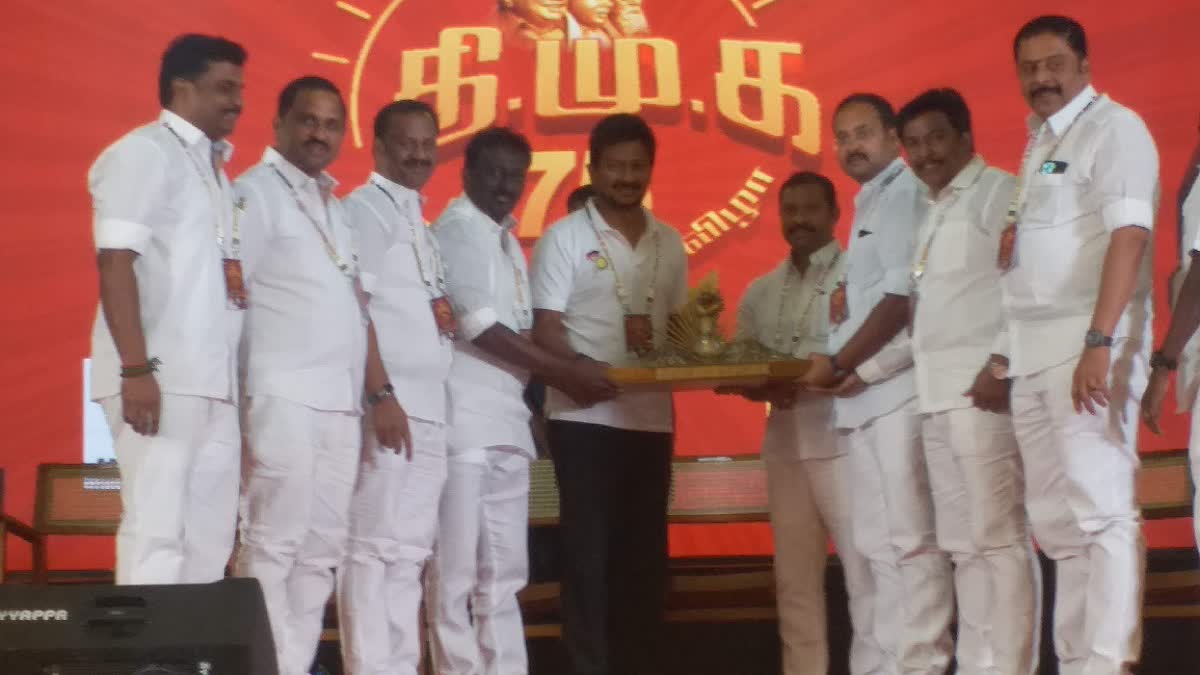 ''அடித்தளமே இல்லாமல் அரசியலுக்கு வர முயற்சிக்கின்றனர்'' - விஜயை மறைமுகமாக சாடிய உதயநிதி ஸ்டாலின்
