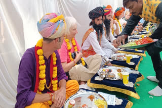 Serve local dishes to the Pavanas