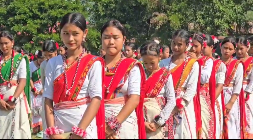 students performed the song Manuhe Manuhor Babe in the Missing language