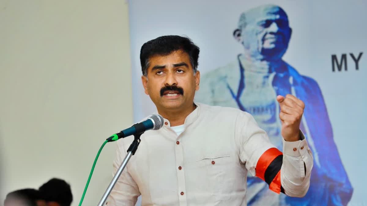 தேசத்தந்தை மகாத்மாவின் கருத்து பெரிதா? கோட்சேவின் கருத்து பெரிதா? -மக்களவையில் துரை வைகோ காட்டம்