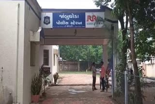જાંબુઘોડા પોલીસ સ્ટેશનની તસવીર