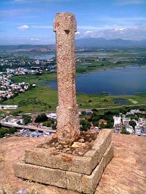 திருப்பரங்குன்றத்தில் சர்ச்சைக்குள்ளான கல் தூண்.