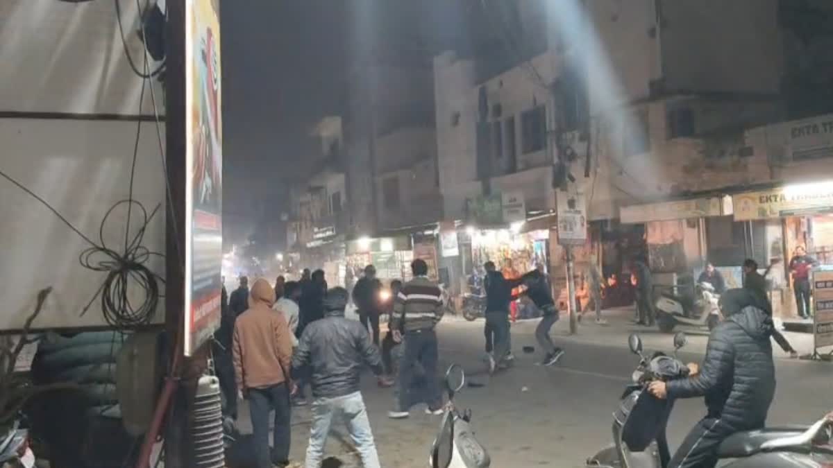 fight between two groups in Roorkee