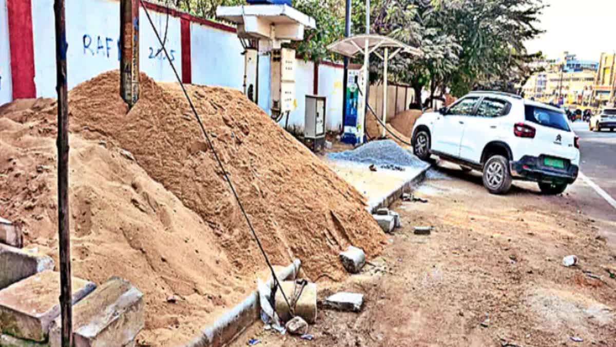 Dumping sand on road in prohibited