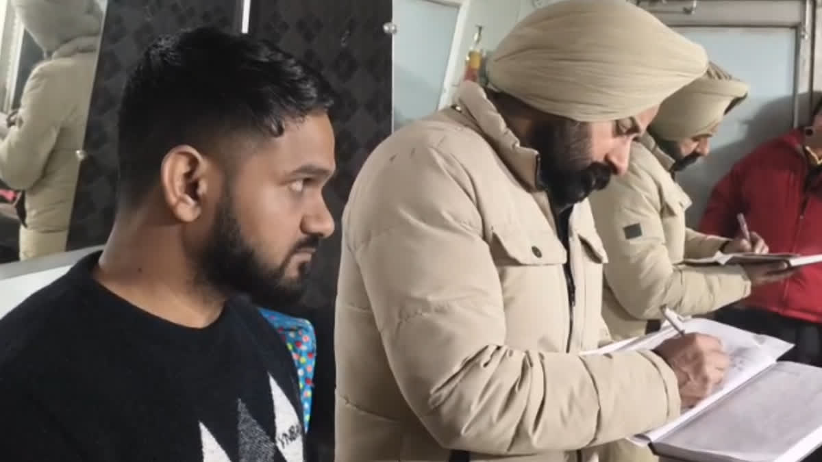 ਗੁਰੂ ਨਗਰੀ ਵਿੱਚ ਅੰਨ੍ਹੇਵਾਹ ਫਾਇਰਿੰਗ, ਸੈਲੂਨ ਮਾਲਕ ਔਰਤ ਜ਼ਖ਼ਮੀ Beauty salon owner shot