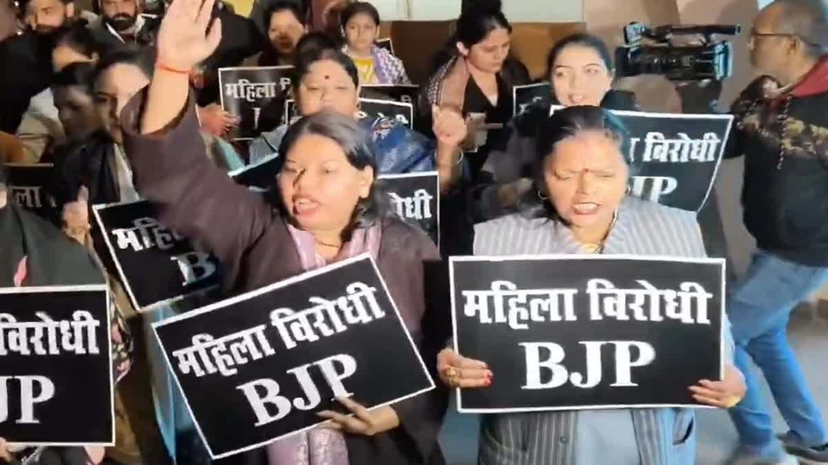 आम आदमी पार्टी का अनोखा प्रदर्शन