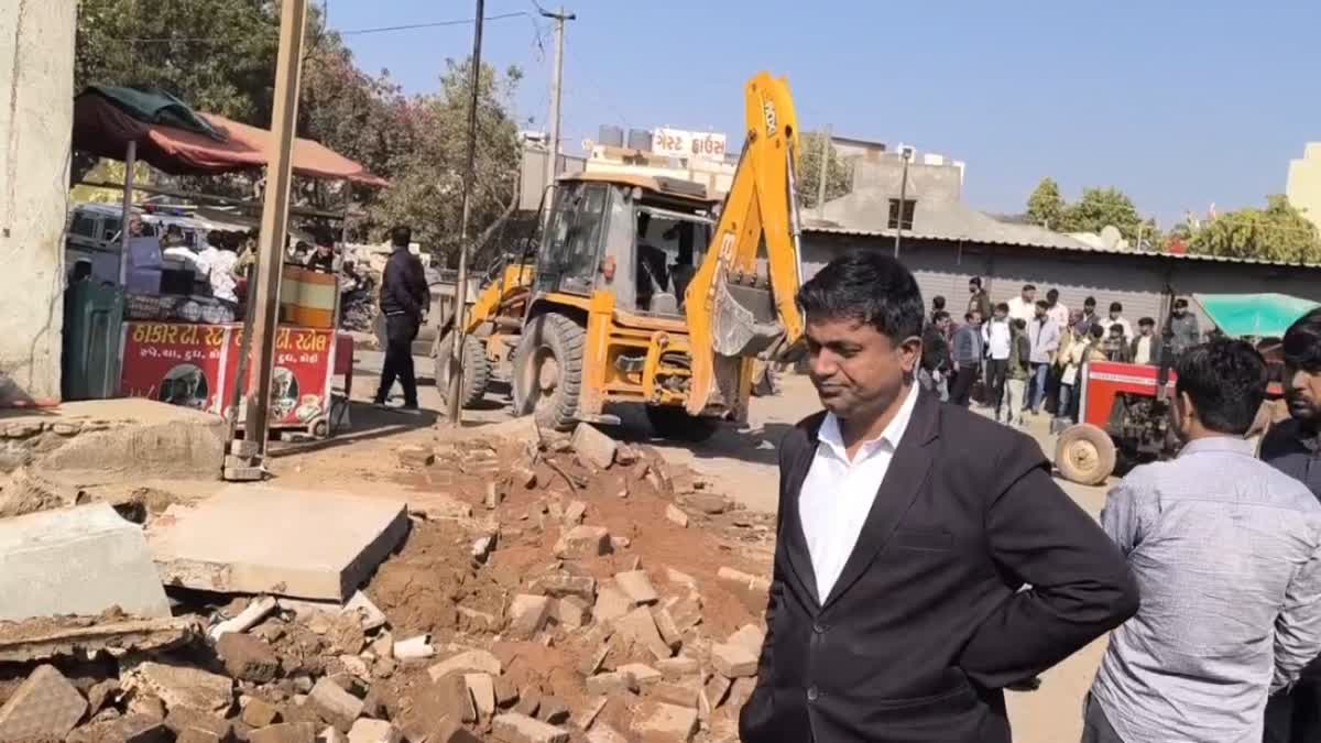 ગેરકાયદેસર દબાણ પર ચાલ્યું બુલડોઝર