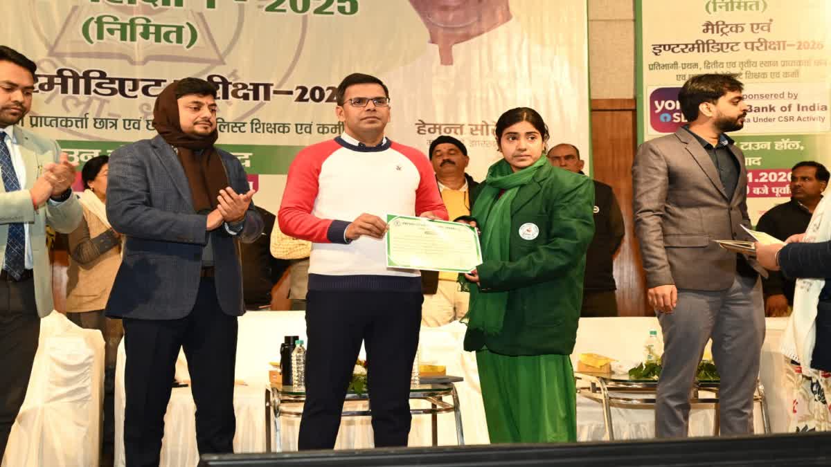 OFFICER GAVE STUDENTS KEY POINTS