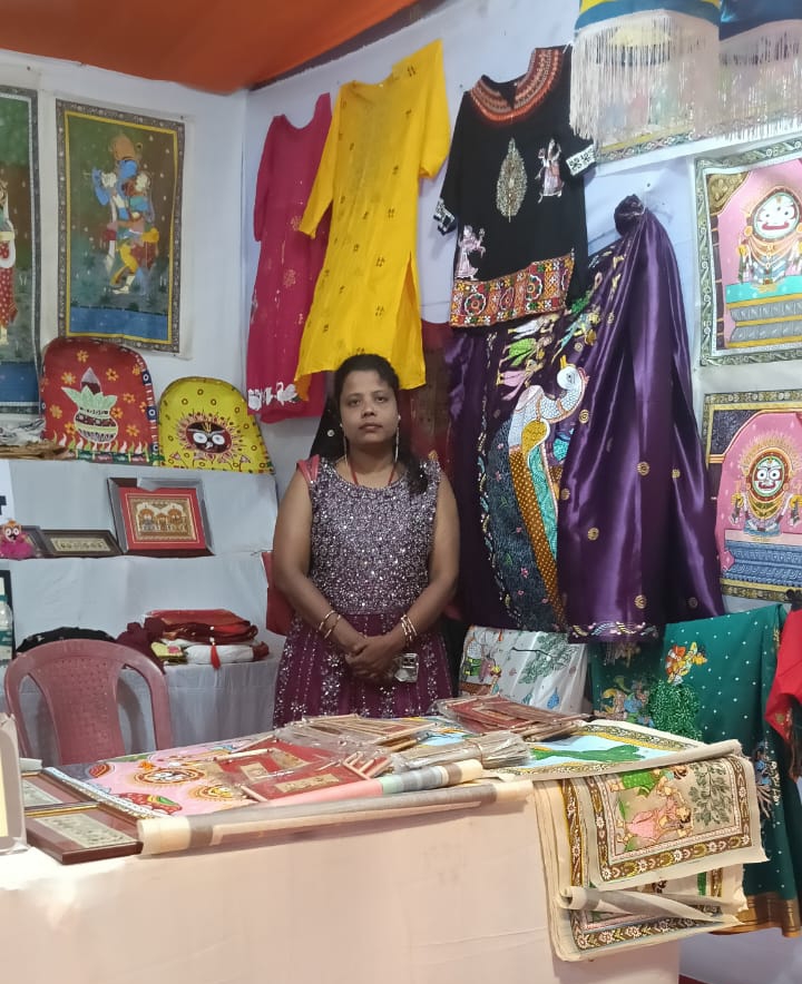 Beating Poverty With Pattachitra, Odisha's Pankajini Mohapatra Paints Her Way To Financial Independence
